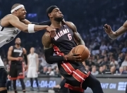 开云体育登录入口-NBA球员因伤缺席重要比赛，队伍备战艰难的简单介绍
