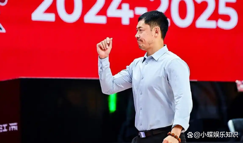 闵鹿蕾因个人原因辞职聘请张庆鹏担任主教练的简单介绍