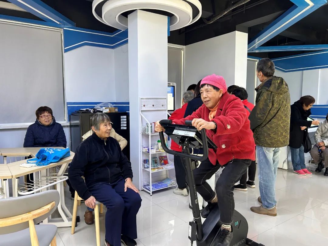 浙江杭州办银龄电竞赛老人乐享晚年(乐享银龄情暖社区元旦迎新会目的)