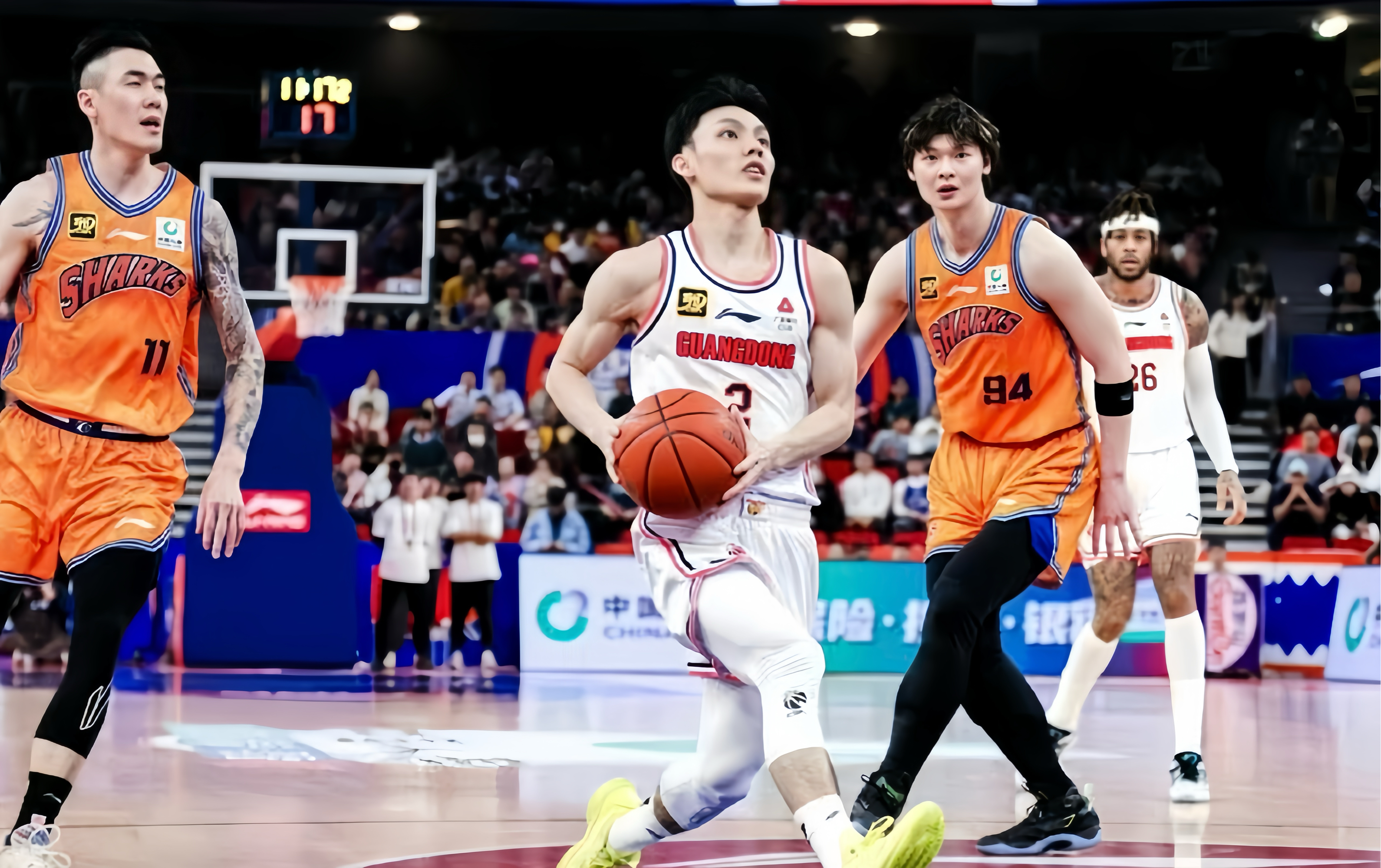 广东男篮再胜对手，继续领跑联赛(广东男篮再胜对手,继续领跑联赛的是谁)
