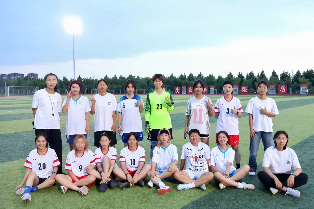 开云体育网站-女子足球比赛场上，中国选手们呈现出色风采(中国女子足球运动)